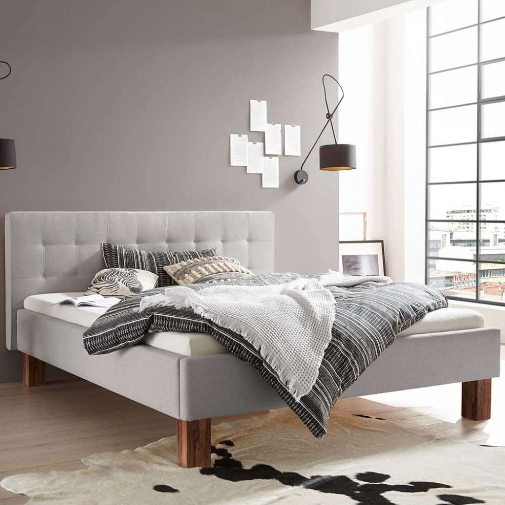 Doppelbettgestell gepolstert in Grau Stoff Nussbaumfarben