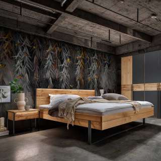 Bügelgestell Doppelbett Wildeiche im Industrie und Loft Stil optionale Beleuchtung