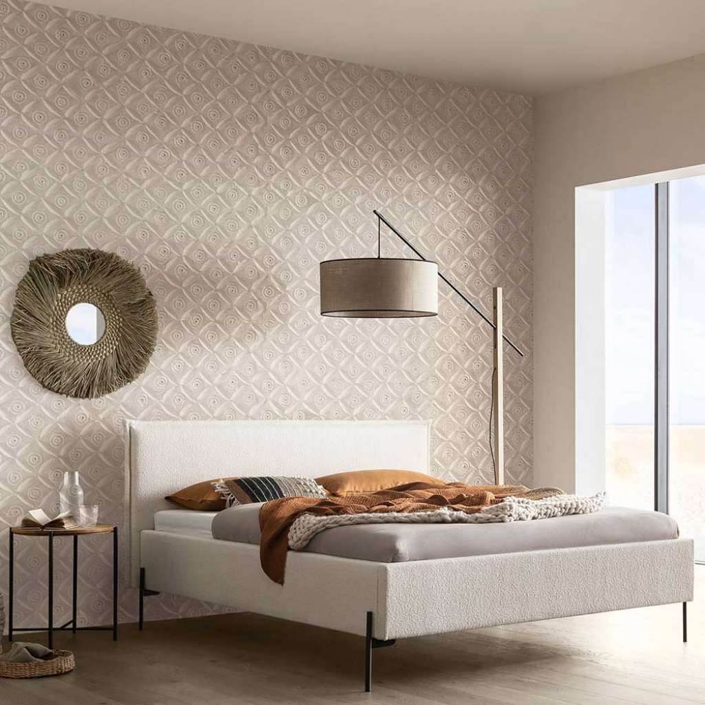 Doppel Bett Polster Cremeweiß mit Vierfußgestell aus Metall 212 cm tief