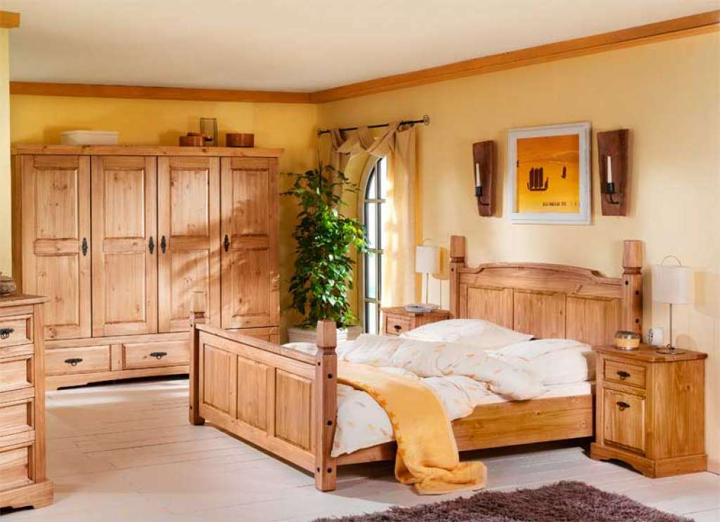 Schlafzimmer Set aus Kiefer Massivholz (4-teilig)