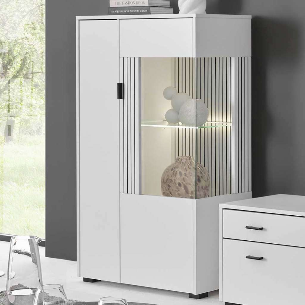 Esszimmervitrinenschrank in modernem Design einem Glasboden