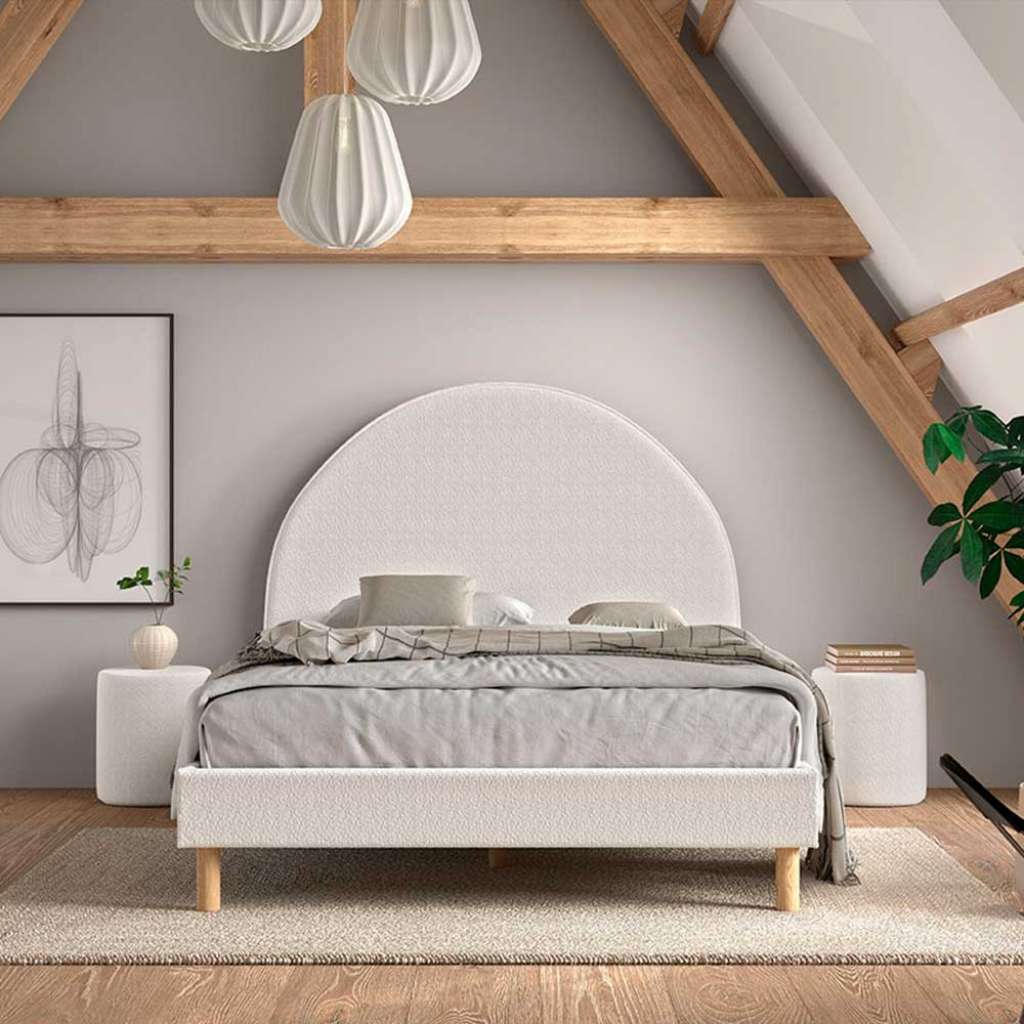 Niedriges Bettgestell im Skandi Design Boucle Stoff und Holz