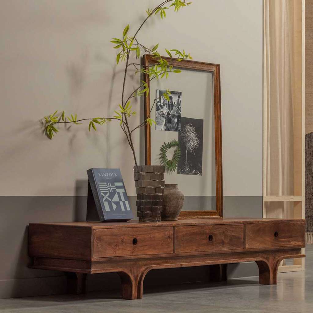 TV Board Fernsehtisch in Walnussfarben mit drei Schubladen
