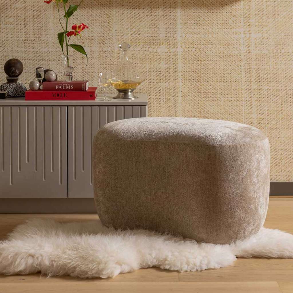 Sitzhocker Polsterhocker in Beige und organischer Form