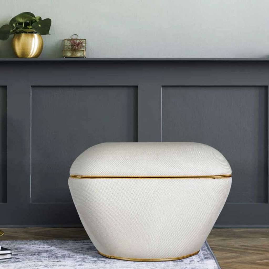 Hocker in Goldfarben Sockel