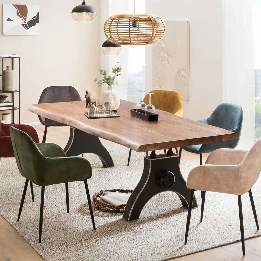 Esstisch Baumkantentisch aus Akazie Massivholz mit natürlicher Baumkante