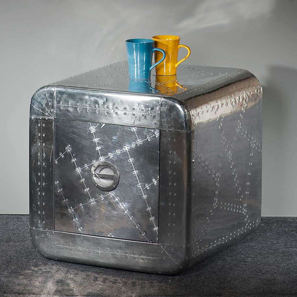 Nachtschrank in Silber ausgefallen