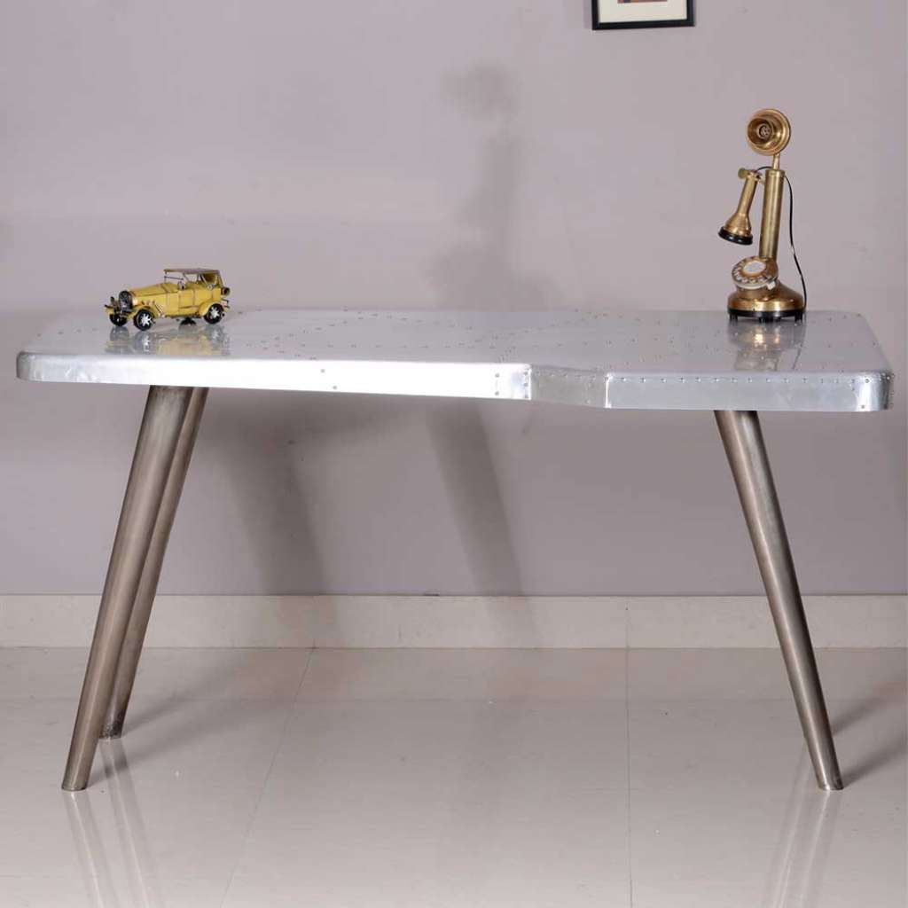 Design Tisch mit Alu beschlagen Industriedesign