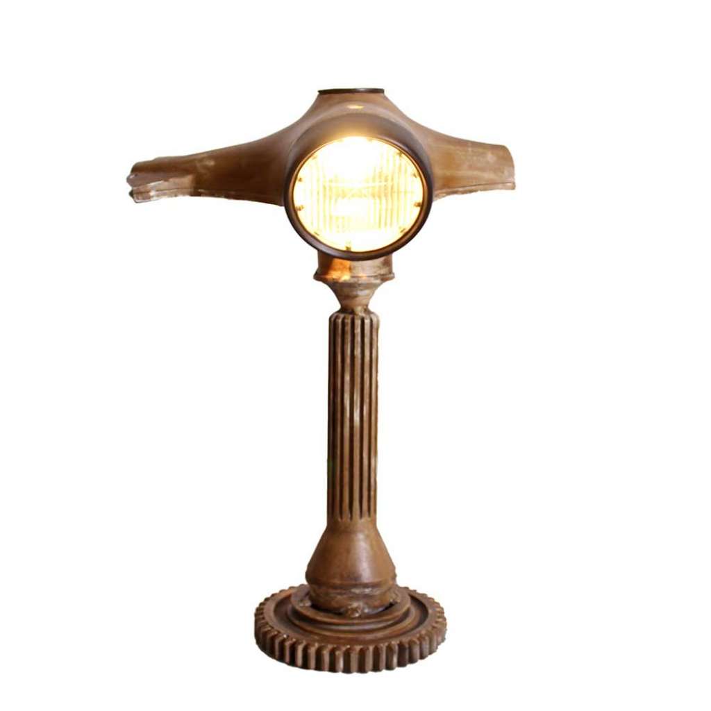 Designer Tischlampe in Lenker Design Metall