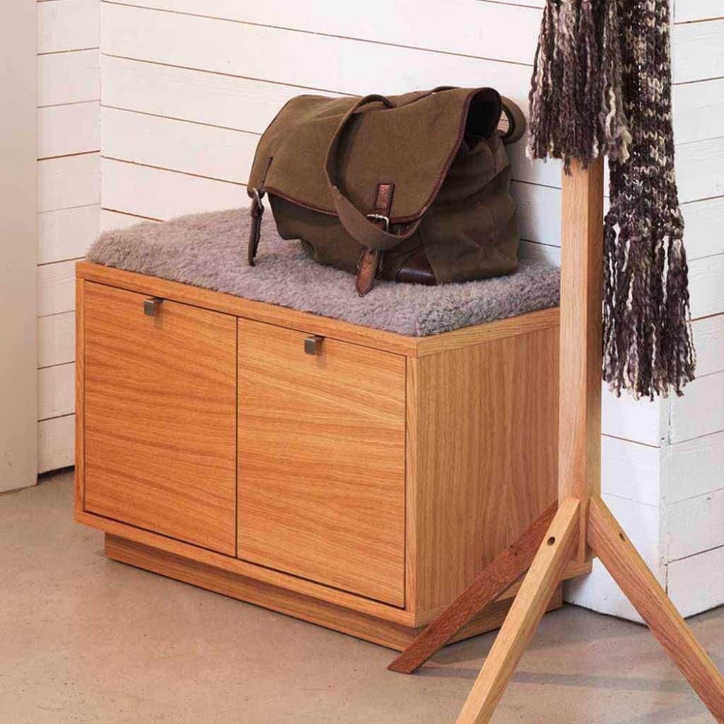 Flurbank mit Eiche furniert Schubladen