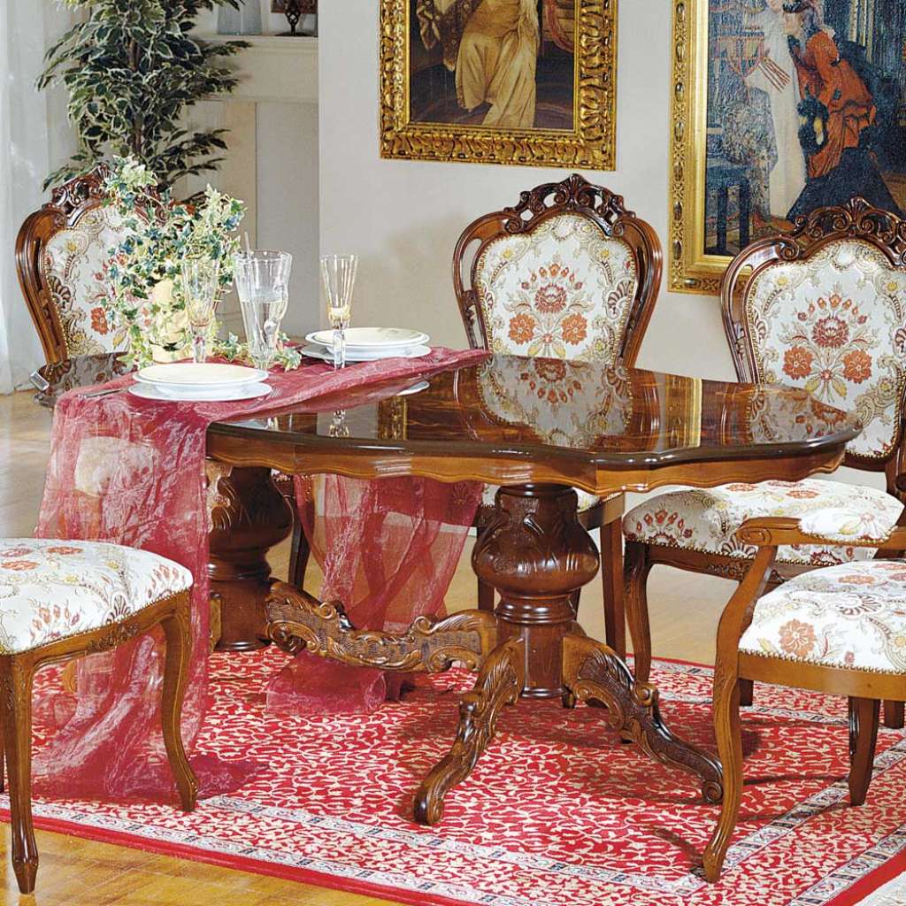 Esszimmertisch im Barock Design Nussbaum furniert