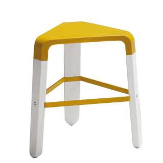 Design Sitzhocker in Gelb und Weiß dreieckig