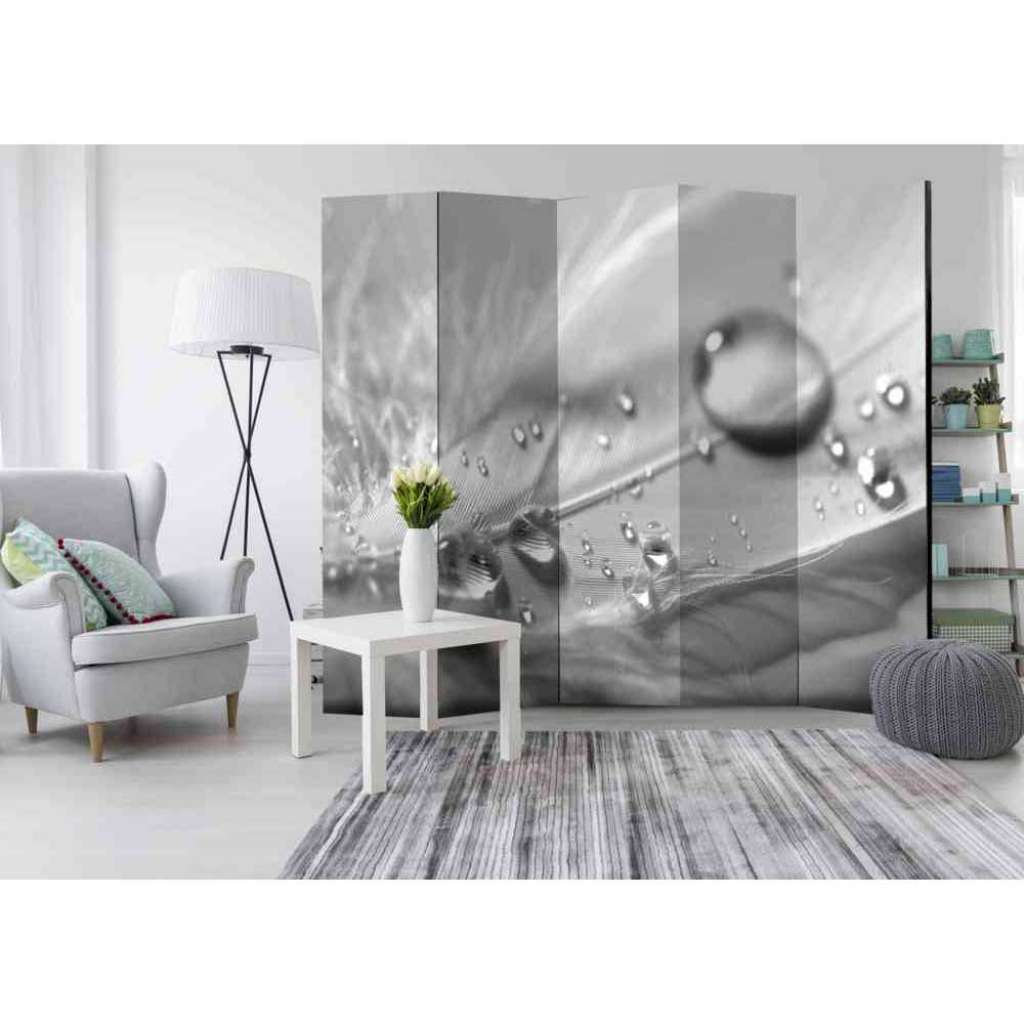 Spanische Wand mit Feder Motiv und Wassertropfen hell Grau