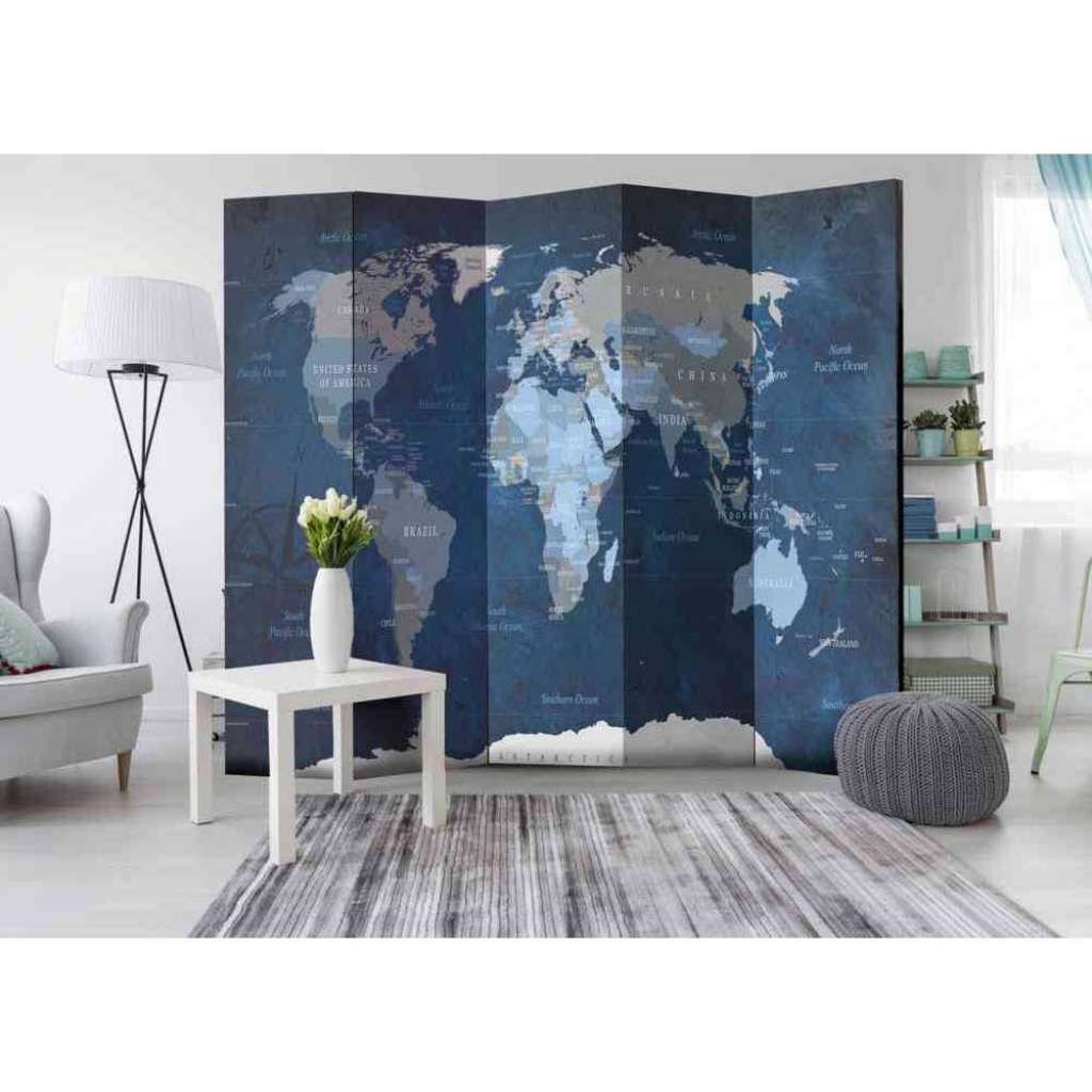 Spanische Wand mit beschrifteter Weltkarte Blau und Grau
