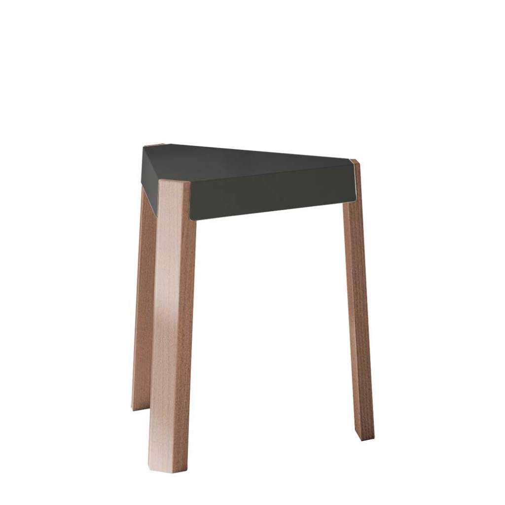 Hocker mit dreieckiger Sitzfläche massivem Holzgestell in Buche dunkel