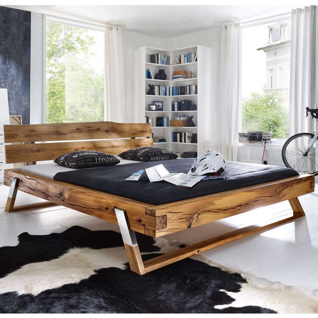 Massivbett aus Wildeiche geölt Baumkanten Kopfteil