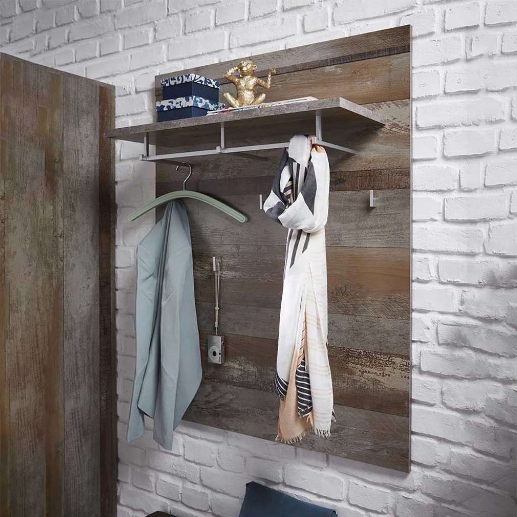 Garderobe in Treibholz Optik hängend