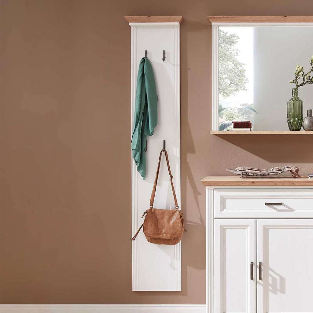 Garderobe im Landhausstil Weiß und Eichefarben