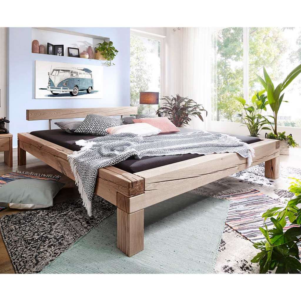 Holzbalkenbett aus Wildeiche Massivholz rustikalen Landhausstil