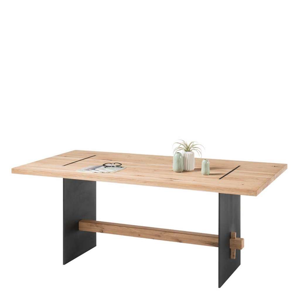 Tisch aus Eiche Massivholz und Metall 180 cm breit