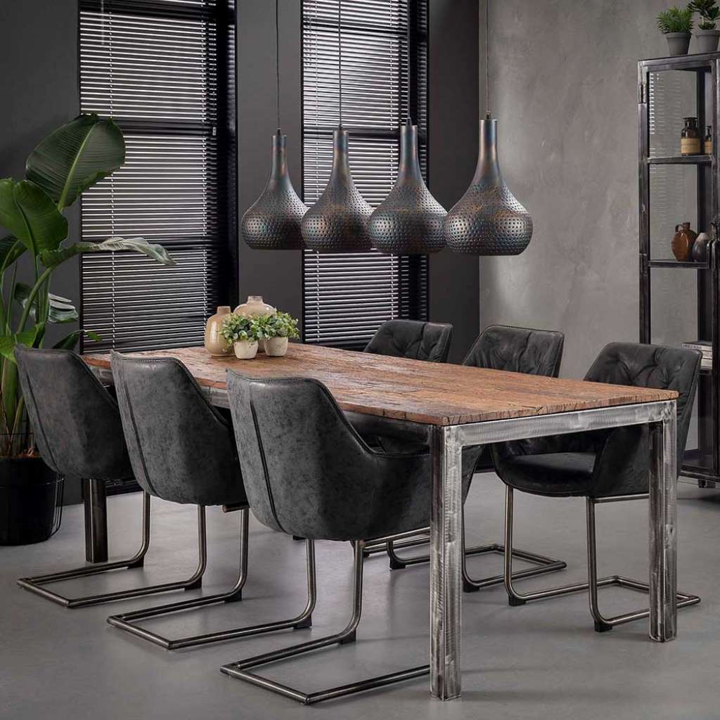 Esstisch aus Recyclingholz und Metall Industriedesign