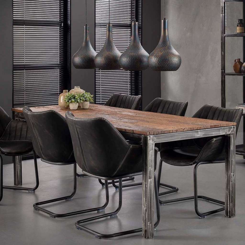Tisch aus Recyclingholz und Metall 240 cm breit